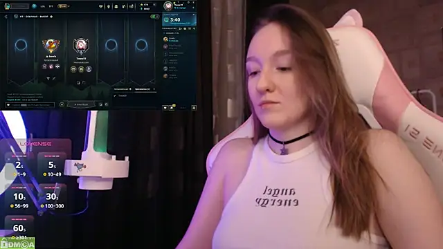 Snapshot of MoonlishSiren chatting on February 2025 08:11:01 PM MoonlishSiren online show from February 2025 08:11:01 PM