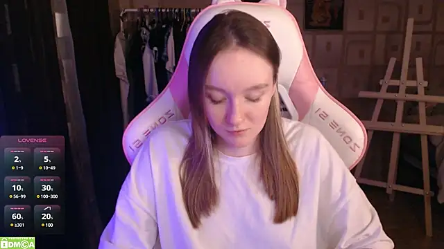 Snapshot of MoonlishSiren chatting on March 2025 07:16:01 PM MoonlishSiren online show from March 2025 07:16:01 PM