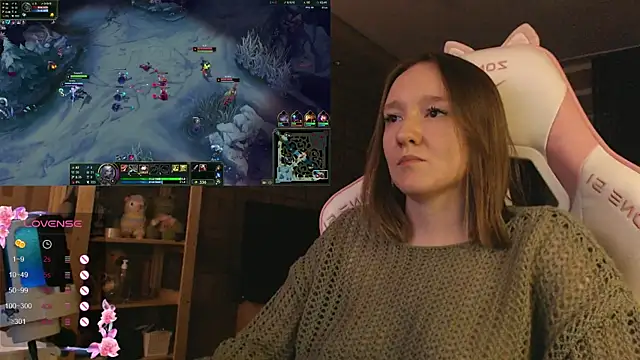 MoonlishSiren online show from November 2025 09:37:02 PM