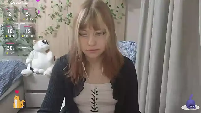 Snapshot of HermioneHHH chatting on October 2025 07:20:01 PM HermioneHHH online show from October 2025 07:20:01 PM