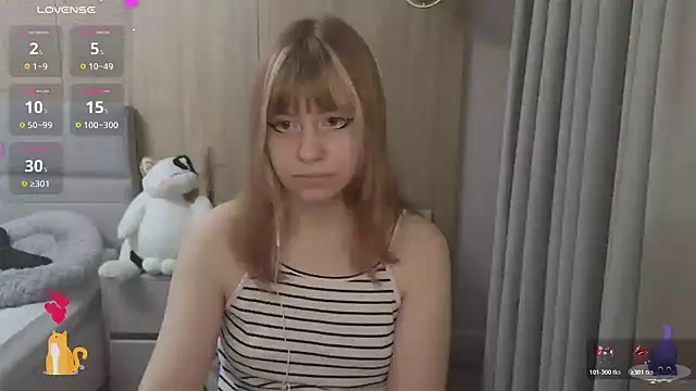 Snapshot of HermioneHHH chatting on November 2025 04:06:02 PM HermioneHHH online show from November 2025 04:06:02 PM