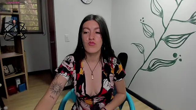 LiaCooper  online show from December 2024 06:27:02 PM