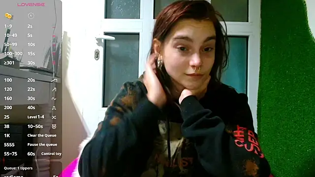 Sophie Bell online show from March 2025 06:01:02 PM