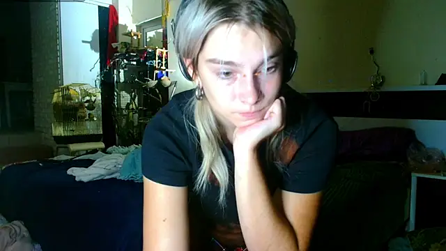 Sophie Bell online show from September 2025 04:51:02 PM