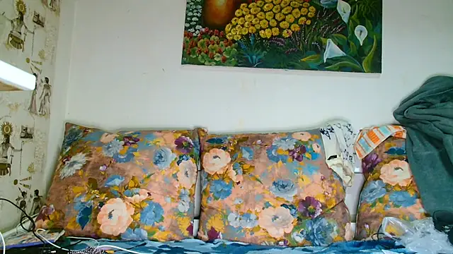 Sophie Bell online show from October 2025 04:46:01 PM