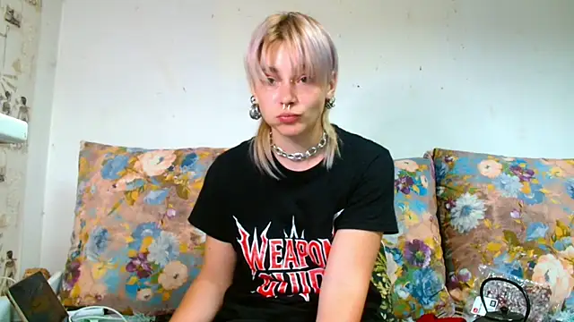 Snapshot of Sophie_Bell chatting on June 2026 06:56:01 PM Sophie Bell online show from June 2026 06:56:01 PM