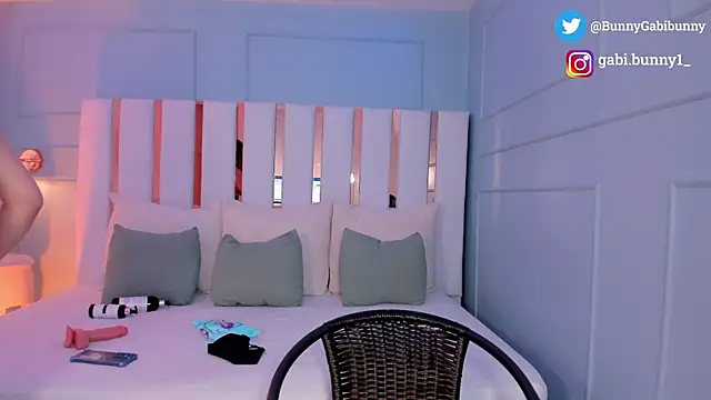 gabi bunny online show from October 2025 05:24:02 PM