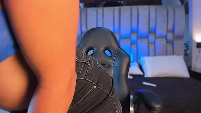 EmmilyCristal online show from September 2025 08:08:02 PM