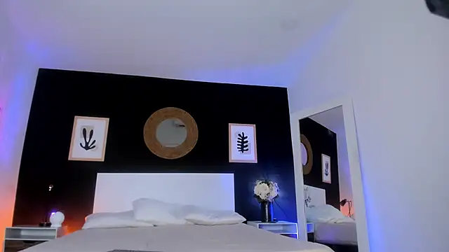 VioletPaket online show from October 2025 01:23:01 PM