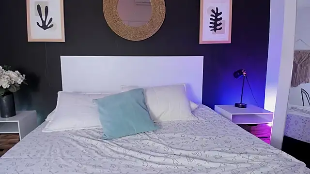 VioletPaket online show from February 2026 11:25:01 AM