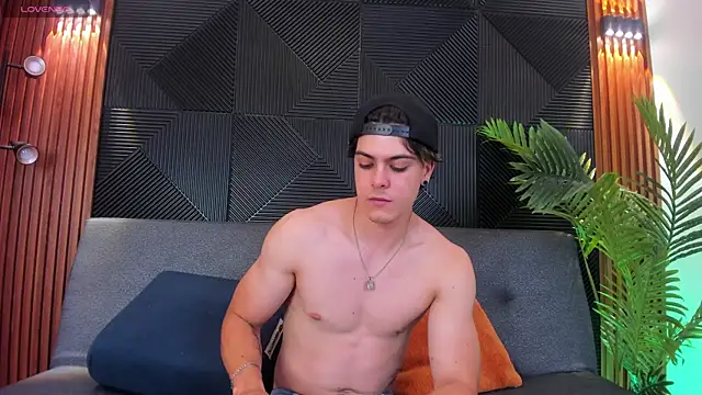 Snapshot of scott_brands chatting on January 2025 08:14:02 PM scott brands online show from January 2025 08:14:02 PM