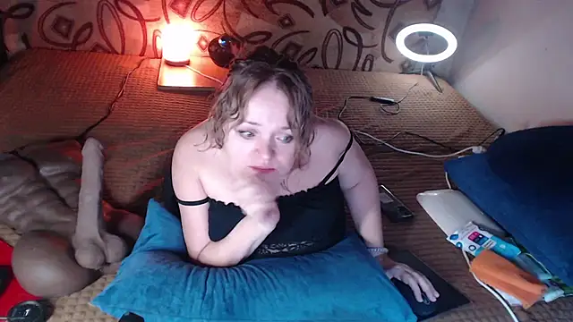 Snapshot of MiniNatalie chatting on January 2025 05:21:01 PM MiniNatalie online show from January 2025 05:21:01 PM