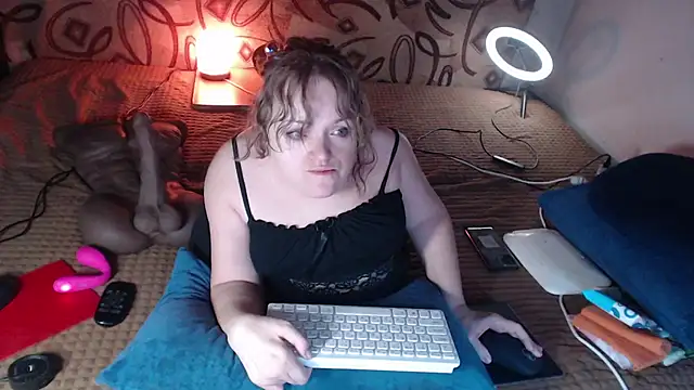 Snapshot of MiniNatalie chatting on January 2025 08:35:01 PM MiniNatalie online show from January 2025 08:35:01 PM