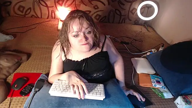 Snapshot of MiniNatalie chatting on January 2025 01:05:02 AM MiniNatalie online show from January 2025 01:05:02 AM