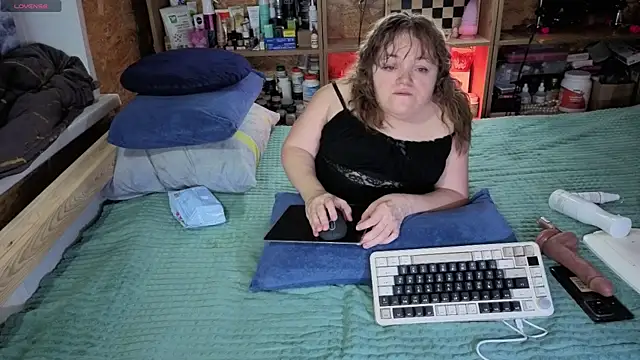 MiniNatalie online show from November 2025 10:41:02 AM