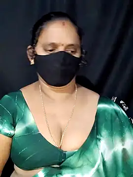Snapshot of vintage-vibs chatting on January 2025 12:19:02 PM vintage-vibs online show from January 2025 12:19:02 PM