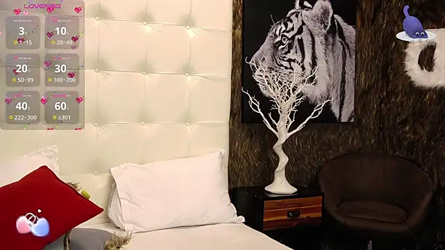 Snapshot of PinkySparks chatting on January 2025 11:10:02 PM PinkySparks online show from January 2025 11:10:02 PM