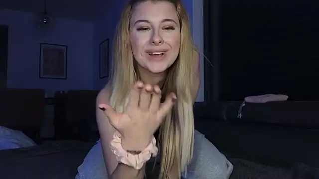 Mia-Minou online show from February 2025 07:44:01 PM