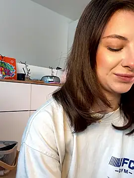 Mia-Minou online show from January 2026 12:07:02 PM