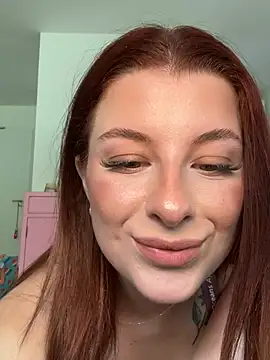 Snapshot of Mia-Minou chatting on June 2026 08:16:01 AM Mia-Minou online show from June 2026 08:16:01 AM