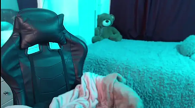 Snapshot of Beamber_ chatting on February 2025 01:00:01 AM Beamber online show from February 2025 01:00:01 AM