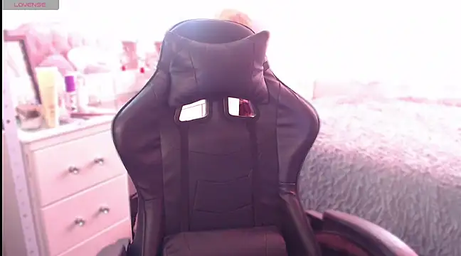 Snapshot of Beamber_ chatting on March 2025 01:49:01 PM Beamber online show from March 2025 01:49:01 PM