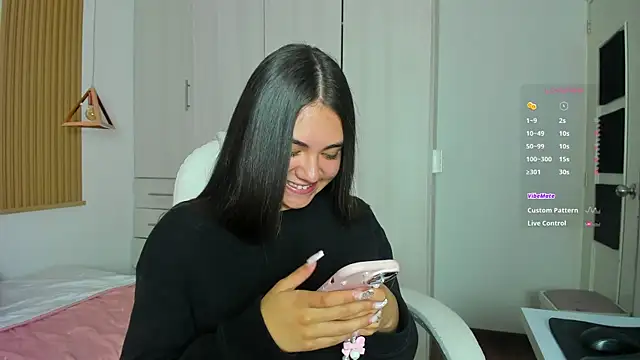 mia nevaeh online show from October 2025 08:08:02 PM