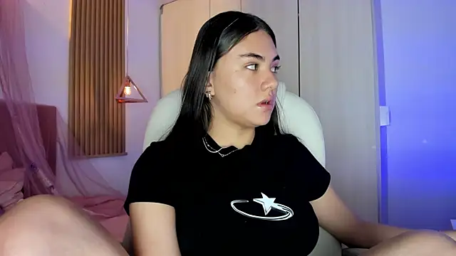 mia nevaeh online show from February 2026 08:52:01 PM