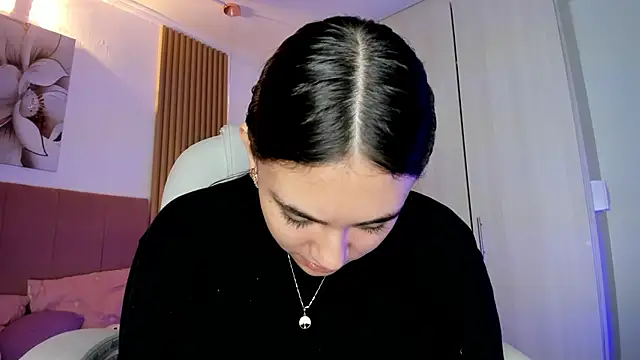 mia nevaeh online show from April 2026 09:06:02 PM