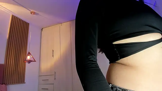 mia nevaeh online show from July 2026 07:16:01 PM