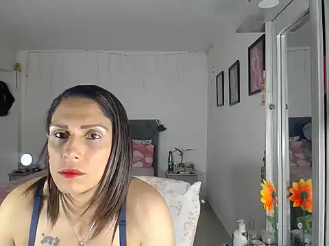 Corina hot online show from October 2025 08:17:01 PM