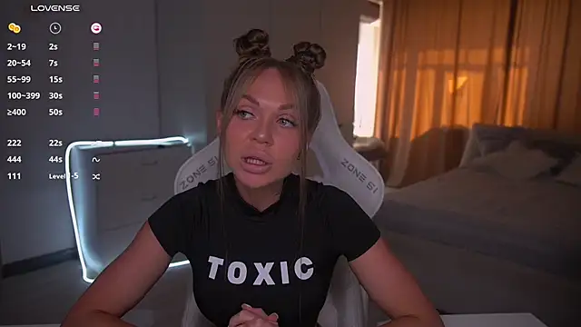 Snapshot of Evelinka chatting on October 2025 10:34:02 AM Evelinka online show from October 2025 10:34:02 AM