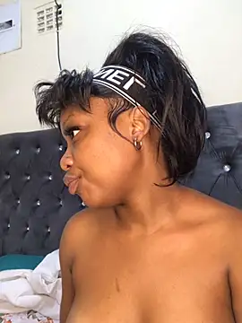 Snapshot of Miss_Moriah chatting on February 2025 12:25:01 AM Miss Moriah online show from February 2025 12:25:01 AM