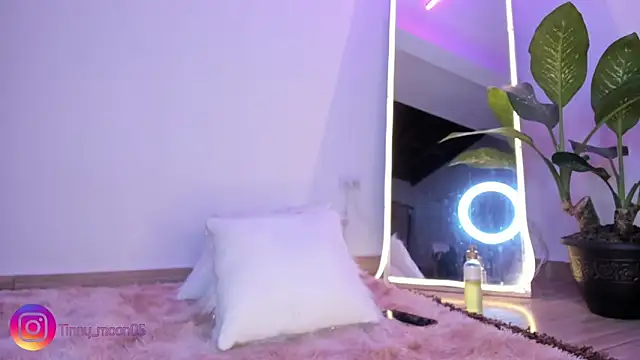 tinymoon- online show from March 2025 02:27:02 AM