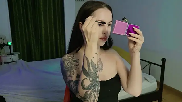 Snapshot of VioletCatt chatting on June 2026 05:54:02 AM VioletCatt online show from June 2026 05:54:02 AM