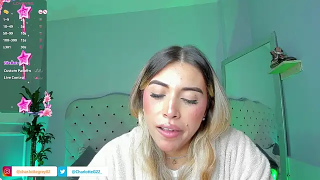 Snapshot of charlotte__grey chatting on December 2024 10:23:02 PM charlotte grey online show from December 2024 10:23:02 PM