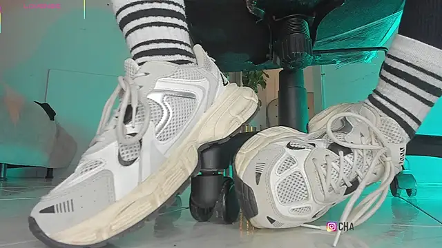 charlotte  grey online show from November 2025 08:24:02 PM