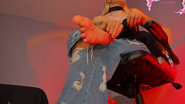 charlotte  grey online show from April 2026 06:49:02 PM