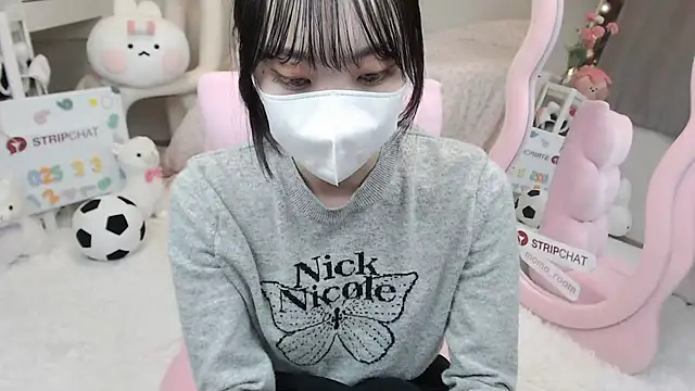 momo room online show from March 2025 01:42:01 PM