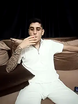 Snapshot of arenn1997 chatting on September 2025 10:09:02 PM arenn1997 online show from September 2025 10:09:02 PM