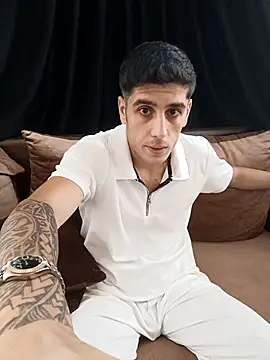 Snapshot of arenn1997 chatting on September 2025 12:05:01 PM arenn1997 online show from September 2025 12:05:01 PM