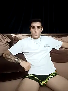 Snapshot of arenn1997 chatting on September 2025 10:10:02 PM arenn1997 online show from September 2025 10:10:02 PM