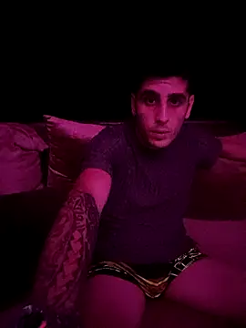 Snapshot of arenn1997 chatting on September 2025 10:23:01 PM arenn1997 online show from September 2025 10:23:01 PM