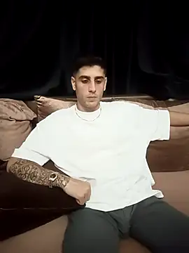 Snapshot of arenn1997 chatting on September 2025 10:12:02 PM arenn1997 online show from September 2025 10:12:02 PM