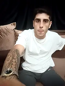 Snapshot of arenn1997 chatting on October 2025 12:20:01 AM arenn1997 online show from October 2025 12:20:01 AM