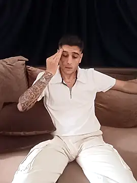 Snapshot of arenn1997 chatting on October 2025 12:15:02 PM arenn1997 online show from October 2025 12:15:02 PM