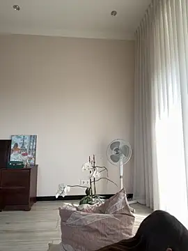 Hott Lolla online show from September 2025 07:52:02 AM