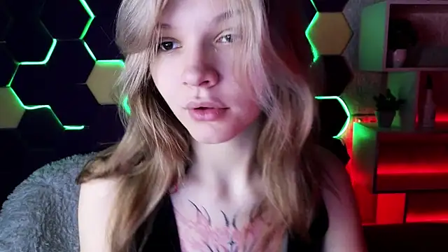 Snapshot of LitaBrom chatting on December 2024 01:53:01 AM LitaBrom online show from December 2024 01:53:01 AM