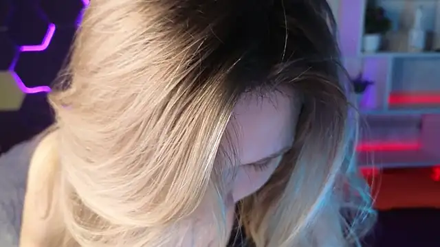 Snapshot of LitaBrom chatting on January 2025 01:08:01 AM LitaBrom online show from January 2025 01:08:01 AM