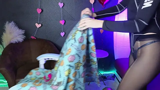 Snapshot of LitaBrom chatting on February 2025 11:06:02 AM LitaBrom online show from February 2025 11:06:02 AM